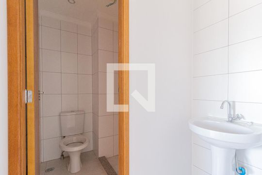 Banheiro de apartamento para alugar com 2 quartos, 36m² em Santa Maria, Osasco