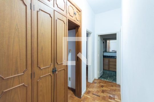 Corredor de apartamento para alugar com 3 quartos, 63m² em Tijuca, Rio de Janeiro
