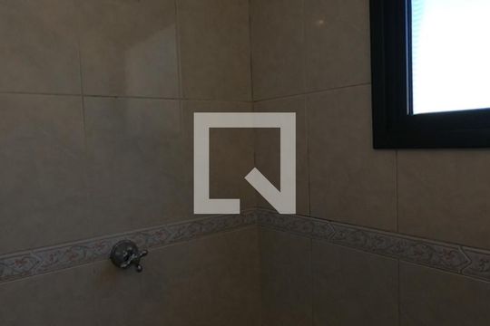 Banheiro de apartamento à venda com 2 quartos, 126m² em Jardim Henriqueta, Taboão da Serra