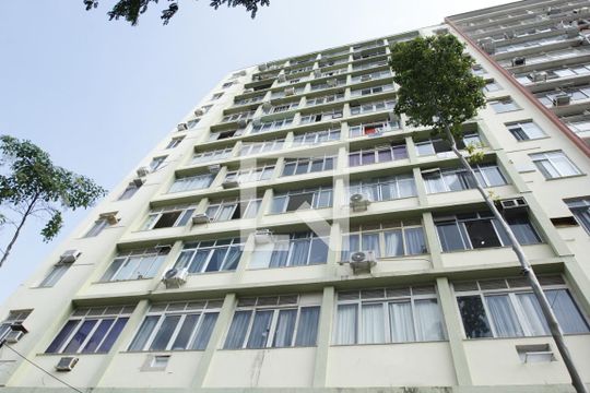Fachada do Prédio de kitnet/studio para alugar com 1 quarto, 35m² em Centro, Rio de Janeiro