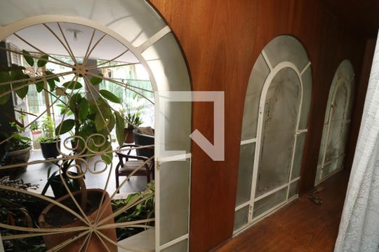 Casa à venda com 3 quartos, 250m² em Jardim Piqueroby, São Paulo