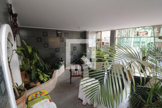 Garagem de casa à venda com 3 quartos, 250m² em Jardim Piqueroby, São Paulo