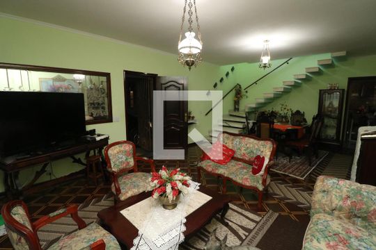 Casa à venda com 3 quartos, 250m² em Jardim Piqueroby, São Paulo
