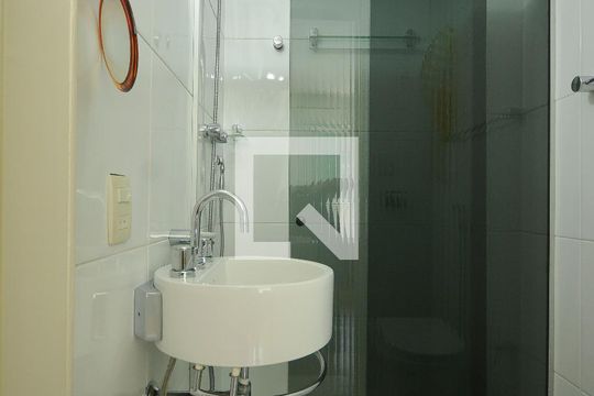 Banheiro com suíte de apartamento à venda com 2 quartos, 64m² em Laranjeiras, Rio de Janeiro