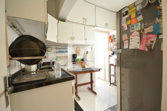 Cozinha de apartamento à venda com 2 quartos, 64m² em Laranjeiras, Rio de Janeiro