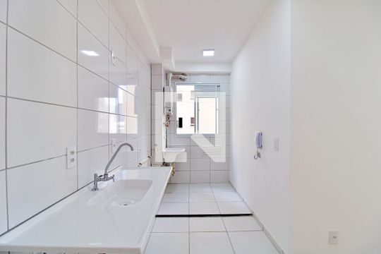 Cozinha de apartamento para alugar com 2 quartos, 42m² em Vila Plana, São Paulo