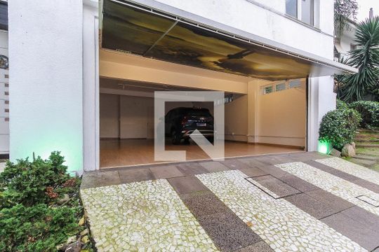 Garagem de casa à venda com 3 quartos, 389m² em Boa Vista, Porto Alegre