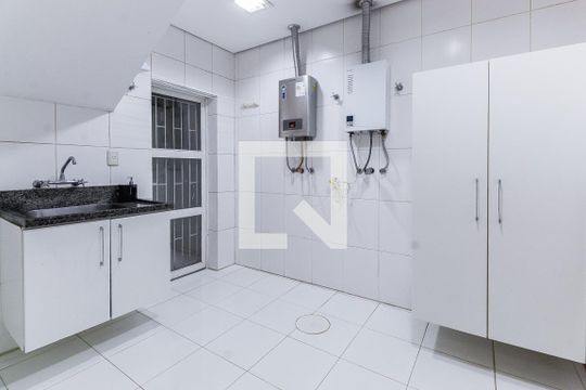 Área de serviço de casa à venda com 3 quartos, 389m² em Boa Vista, Porto Alegre