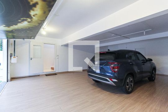 Garagem de casa à venda com 3 quartos, 389m² em Boa Vista, Porto Alegre