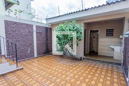 Quintal de casa à venda com 3 quartos, 200m² em Parque São Domingos, São Paulo