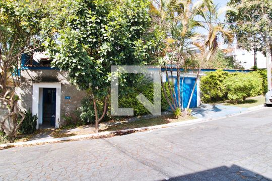 Fachada de casa à venda com 3 quartos, 314m² em Jardim Piracuama, São Paulo