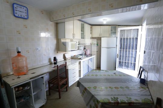 Cozinha de casa à venda com 2 quartos, 400m² em Vila Libanesa, São Paulo