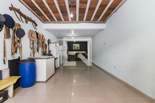 Garagem de casa à venda com 4 quartos, 420m² em Vila Nova, Porto Alegre