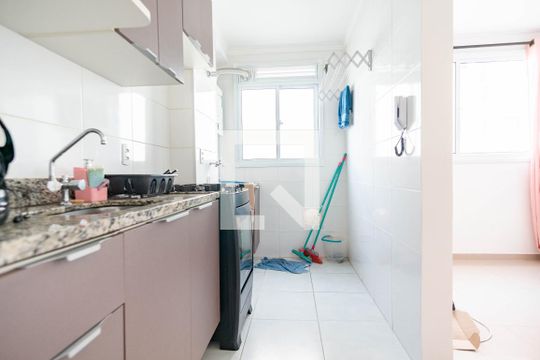 Cozinha de apartamento para alugar com 2 quartos, 44m² em Jardim Iris, São Paulo