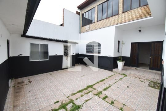 Quintal de casa para alugar com 4 quartos, 416m² em Tristeza, Porto Alegre
