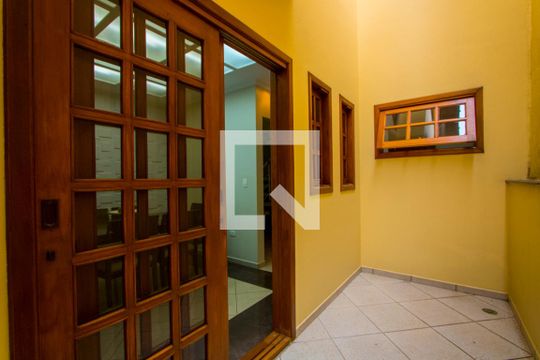 Área externa de casa à venda com 3 quartos, 280m² em Parque Sao Vicente, Mauá