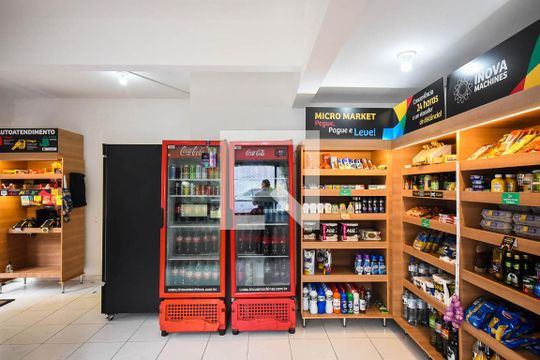 Auto serviço de apartamento para alugar com 3 quartos, 117m² em Chácara Agrindus, Taboão da Serra