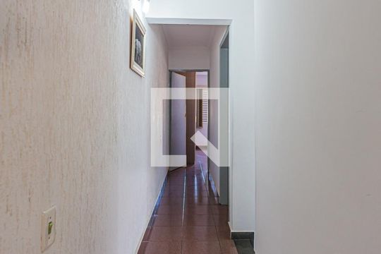 Corredor Domirtórios de casa à venda com 4 quartos, 284m² em Jardim Las Vegas, Santo André