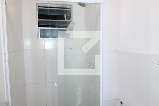 Banheiro de apartamento para alugar com 2 quartos, 56m² em Vigário Geral, Rio de Janeiro