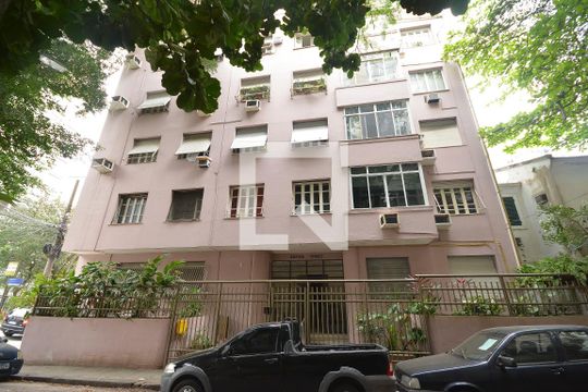 Fachada de apartamento para alugar com 2 quartos, 68m² em Laranjeiras, Rio de Janeiro
