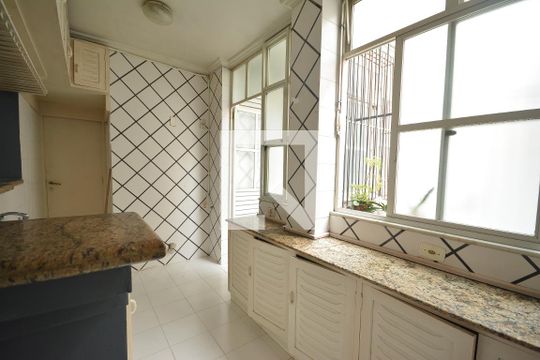 Cozinha de apartamento para alugar com 2 quartos, 68m² em Laranjeiras, Rio de Janeiro