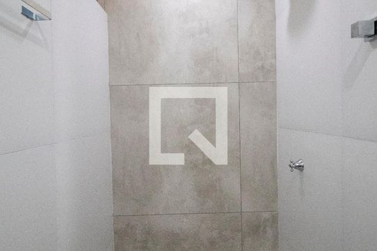 Banheiro social de apartamento para alugar com 3 quartos, 85m² em Setor Oeste, Goiânia