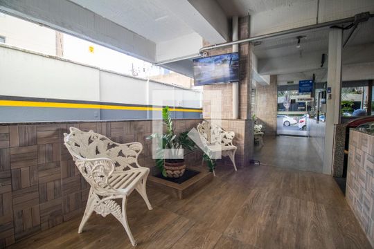 Hall de entrada de apartamento para alugar com 3 quartos, 85m² em Setor Oeste, Goiânia