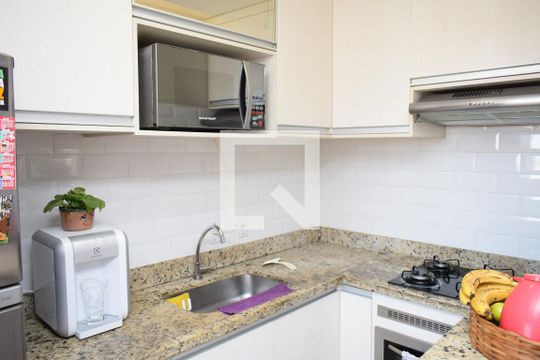 Cozinha de apartamento à venda com 2 quartos, 48m² em Jardim do Lago, Jundiaí