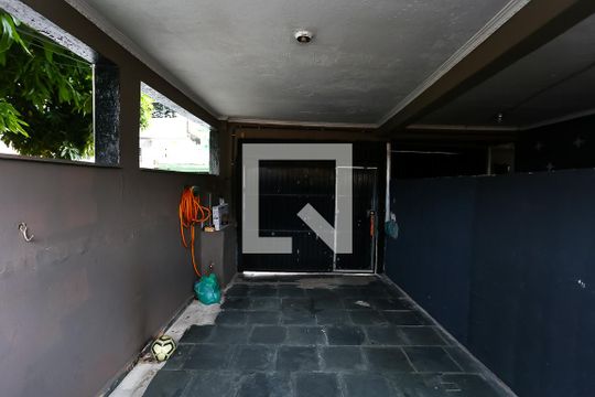 Garagem de casa para alugar com 3 quartos, 200m² em Vila Rica, São Paulo