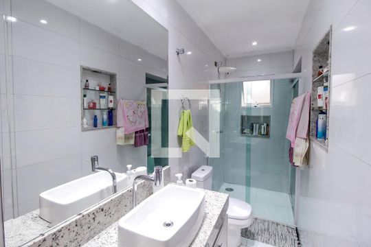Banheiro da Suíte de casa à venda com 3 quartos, 320m² em Vila Tolstoi, São Paulo