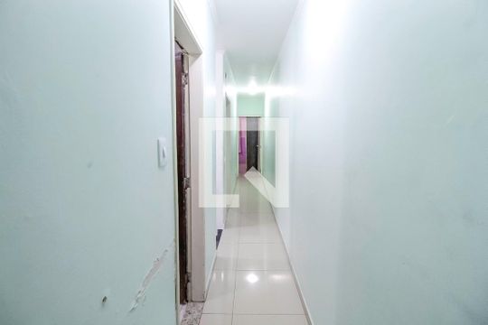 Corredor de casa à venda com 3 quartos, 320m² em Vila Tolstoi, São Paulo