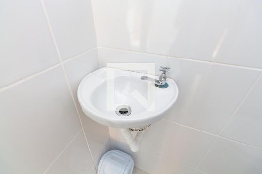 Detalhe do lavabo de apartamento à venda com 2 quartos, 65m² em Vila Valqueire, Rio de Janeiro
