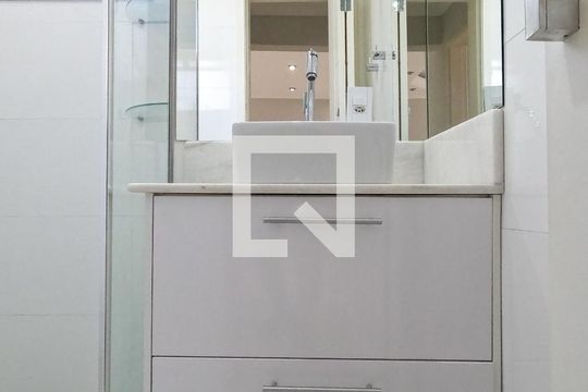 Banheiro de apartamento para alugar com 2 quartos, 62m² em Vila Gopoúva, Guarulhos