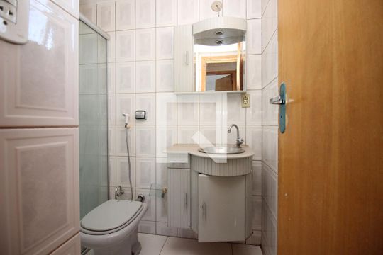 Banheiro Social de apartamento para alugar com 2 quartos, 56m² em Taguatinga Norte (taguatinga), Brasília