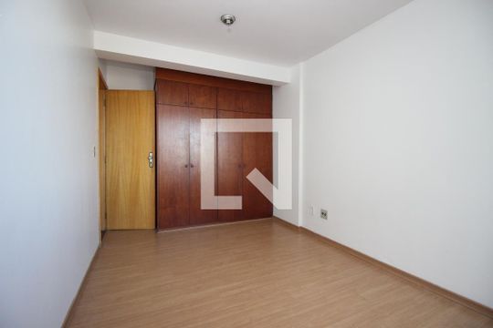 Quarto 1 de apartamento para alugar com 2 quartos, 56m² em Taguatinga Norte (taguatinga), Brasília
