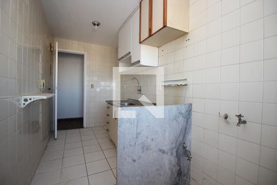 Cozinha e Área de Serviço de apartamento para alugar com 2 quartos, 56m² em Taguatinga Norte (taguatinga), Brasília