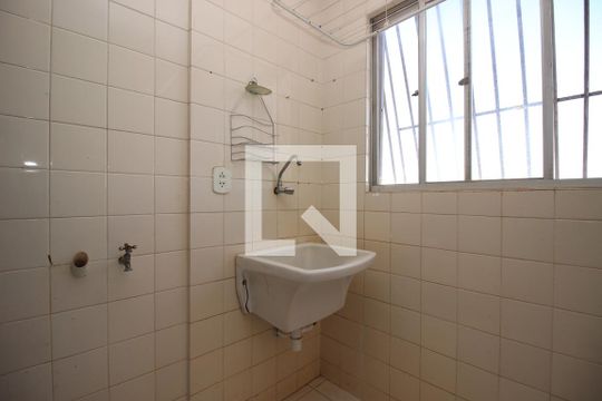 Cozinha e Área de Serviço de apartamento para alugar com 2 quartos, 56m² em Taguatinga Norte (taguatinga), Brasília