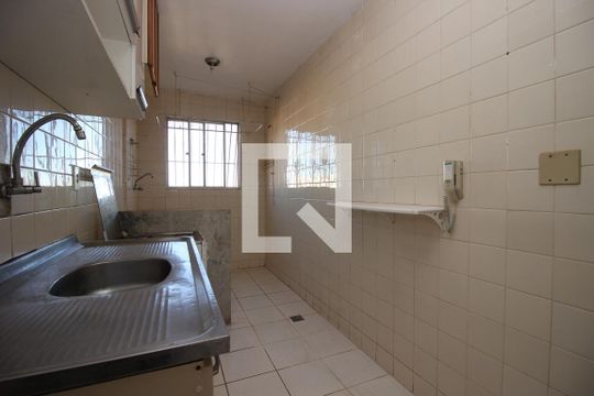 Cozinha e Área de Serviço de apartamento para alugar com 2 quartos, 56m² em Taguatinga Norte (taguatinga), Brasília