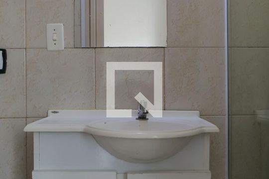 Banheiro de kitnet/studio para alugar com 1 quarto, 40m² em Boqueirão, Santos