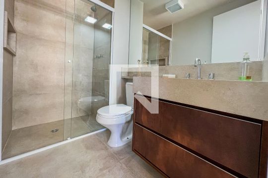 Banheiro do Quarto 1 de apartamento para alugar com 2 quartos, 92m² em Vila Anastácio, São Paulo