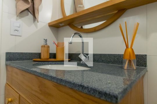 Banheiro da suíte de apartamento à venda com 2 quartos, 34m² em Jurubatuba, São Paulo