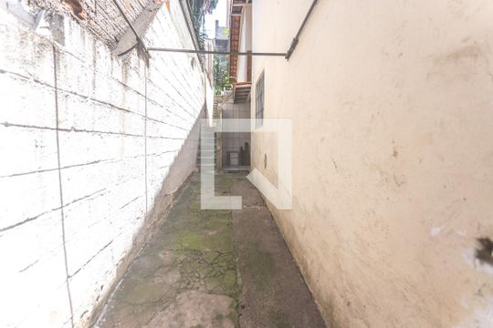 Corredor lateral de casa para alugar com 2 quartos, 150m² em Taboão, São Bernardo do Campo