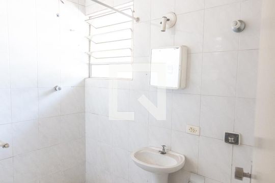 Banheiro social de casa para alugar com 2 quartos, 150m² em Taboão, São Bernardo do Campo