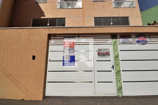 Fachada de casa à venda com 2 quartos, 129m² em Parque das Nações, Santo André