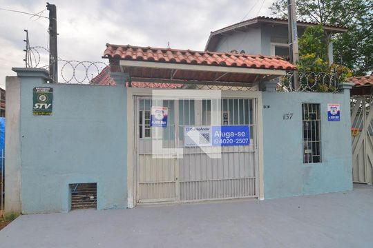 Fachada de casa à venda com 4 quartos, 300m² em Bairro Fátima, Canoas