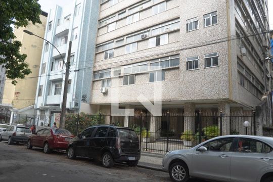 Fachada do Prédio de apartamento para alugar com 1 quarto, 35m² em Catete, Rio de Janeiro