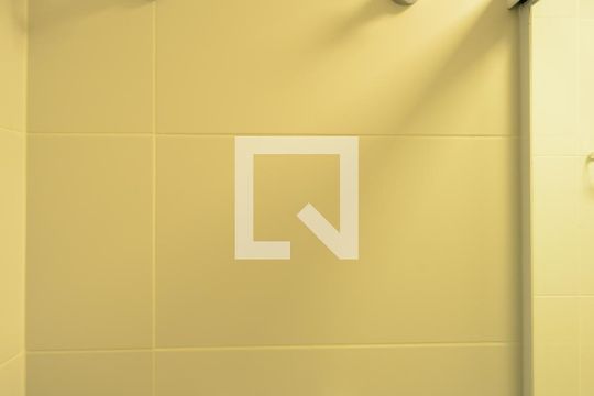 Banheiro de kitnet/studio para alugar com 1 quarto, 18m² em Vila Clementino, São Paulo
