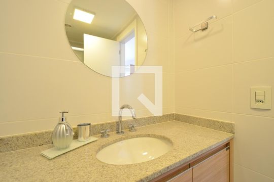 Banheiro de kitnet/studio para alugar com 1 quarto, 18m² em Vila Clementino, São Paulo