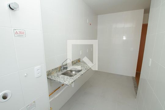 Cozinha de apartamento à venda com 2 quartos, 48m² em Rubem Berta, Porto Alegre