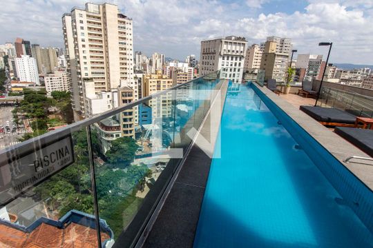 Piscina de kitnet/studio à venda com 1 quarto, 29m² em República, São Paulo
